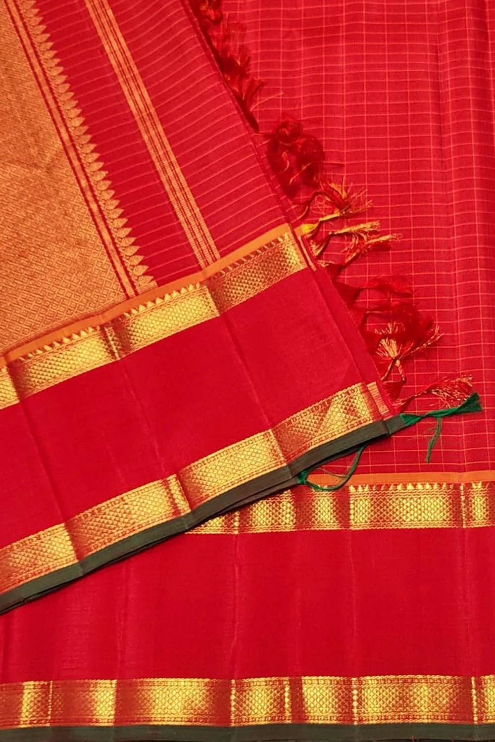 Handloom Kanjeevaram Silk Saree - Red Pure Elegance